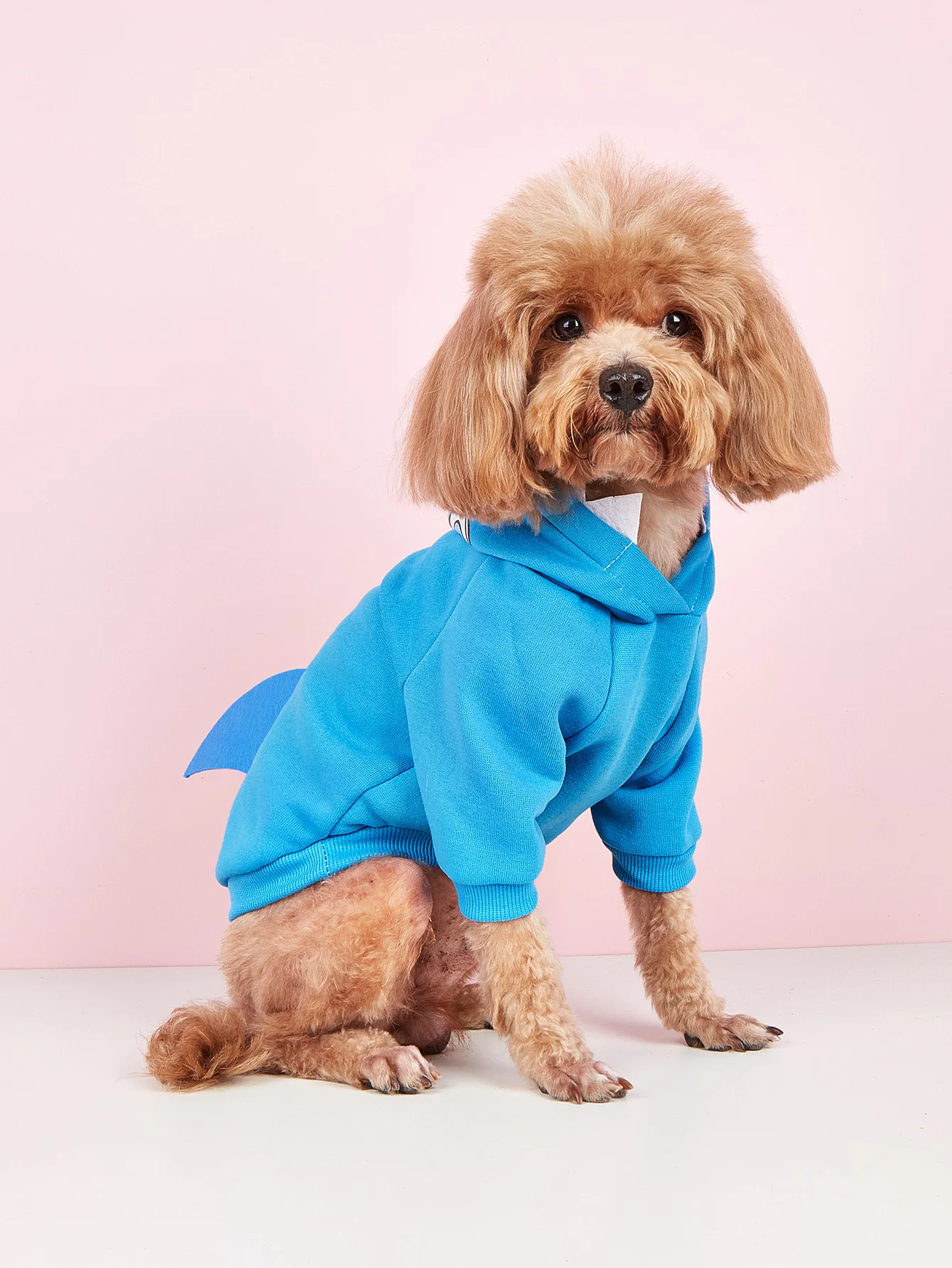 Pet clothes: Dog and cat hooded sweatshirt with velvet Warm and comfortable, shark shape is unique and fashionable, simple and g