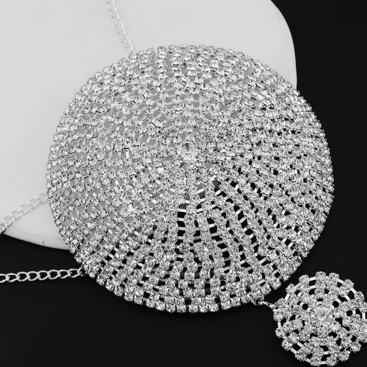 Fashionable Circular Bikini Style Rhinestone Chest Chain Nightclub Women\'s Body Chain Jewelry