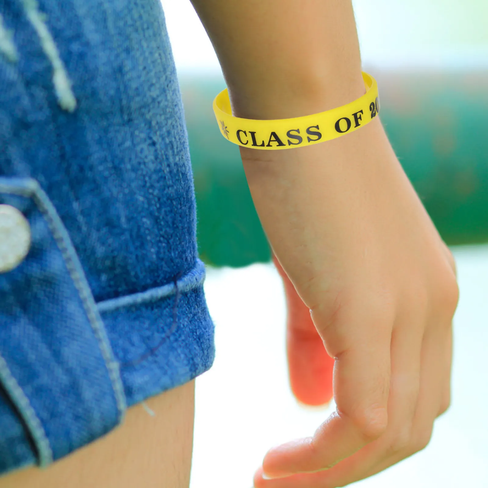 50Pcs Silicone Graduation Wristbands Class of 2026 Debossed Smooth Flexible Graduation Party Favors Grad Season Accessories