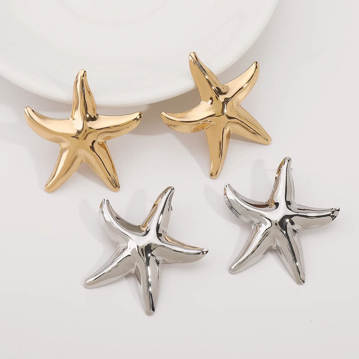 Chunky Glossy Golden Starfish Stud Earrings Oversized Marine Ocean Metallic Statement Ear Jewelry For Summer