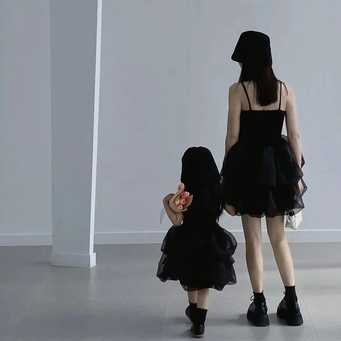 Elegant Mother and Daughter Black Fluffy Tulle Dress Mom and Baby Girls Party Tutu Dresses 2023 New Mommy and Me Wedding Dresses