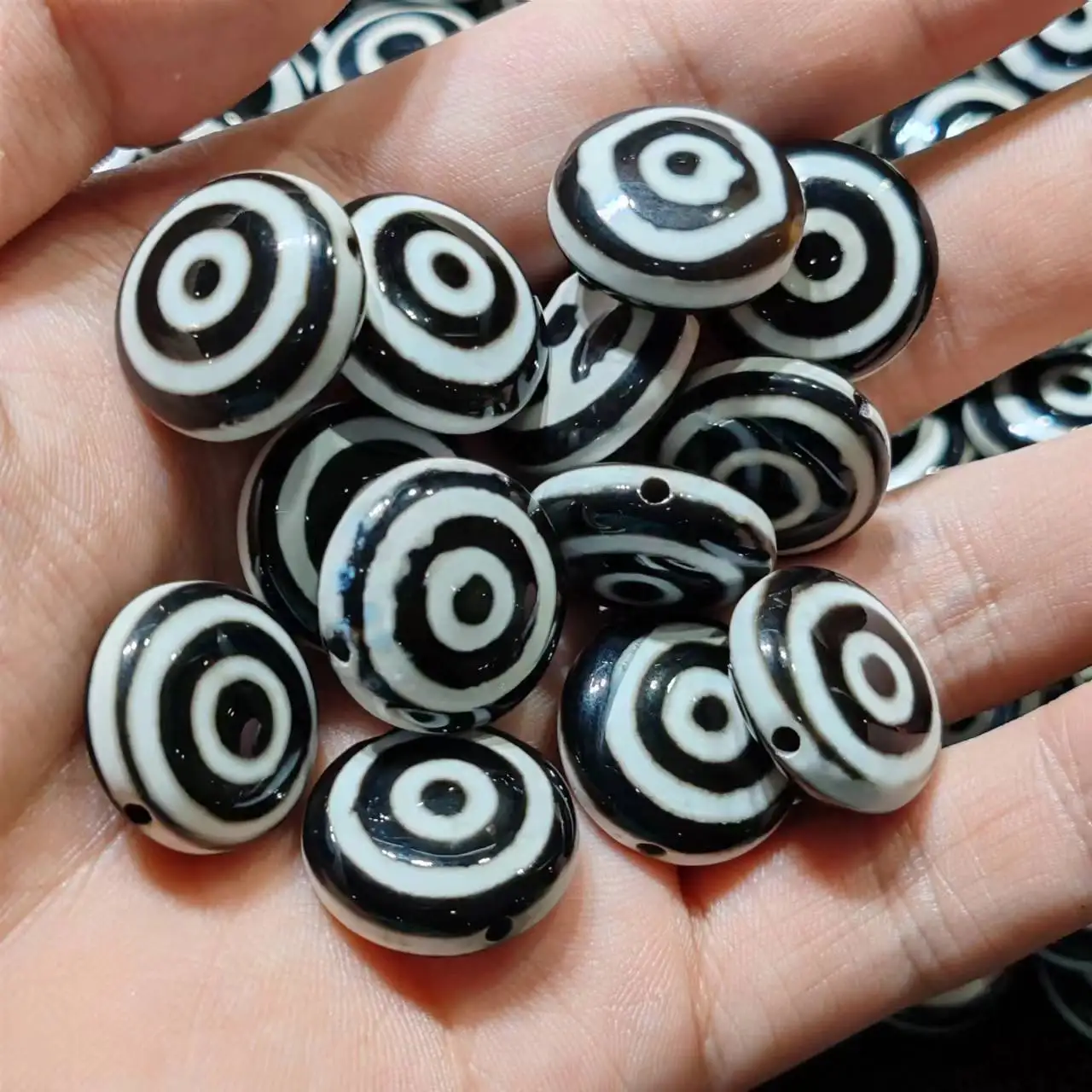 

100Pcs Tibetan Ethnic Black And White Copper Coin Sheep Plate Eye Sky Eye Agate Sky Pearl Necklace Pendant Diy Accessories Dzi