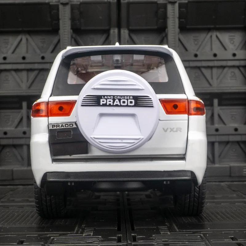 1:24 Toyota tauchfähiges Prado-Legierungsautomodell, sechstüriges, zurückziehbares, akusto-optisches Kinderspielzeugauto, Geschenk, feine Verarbeitung