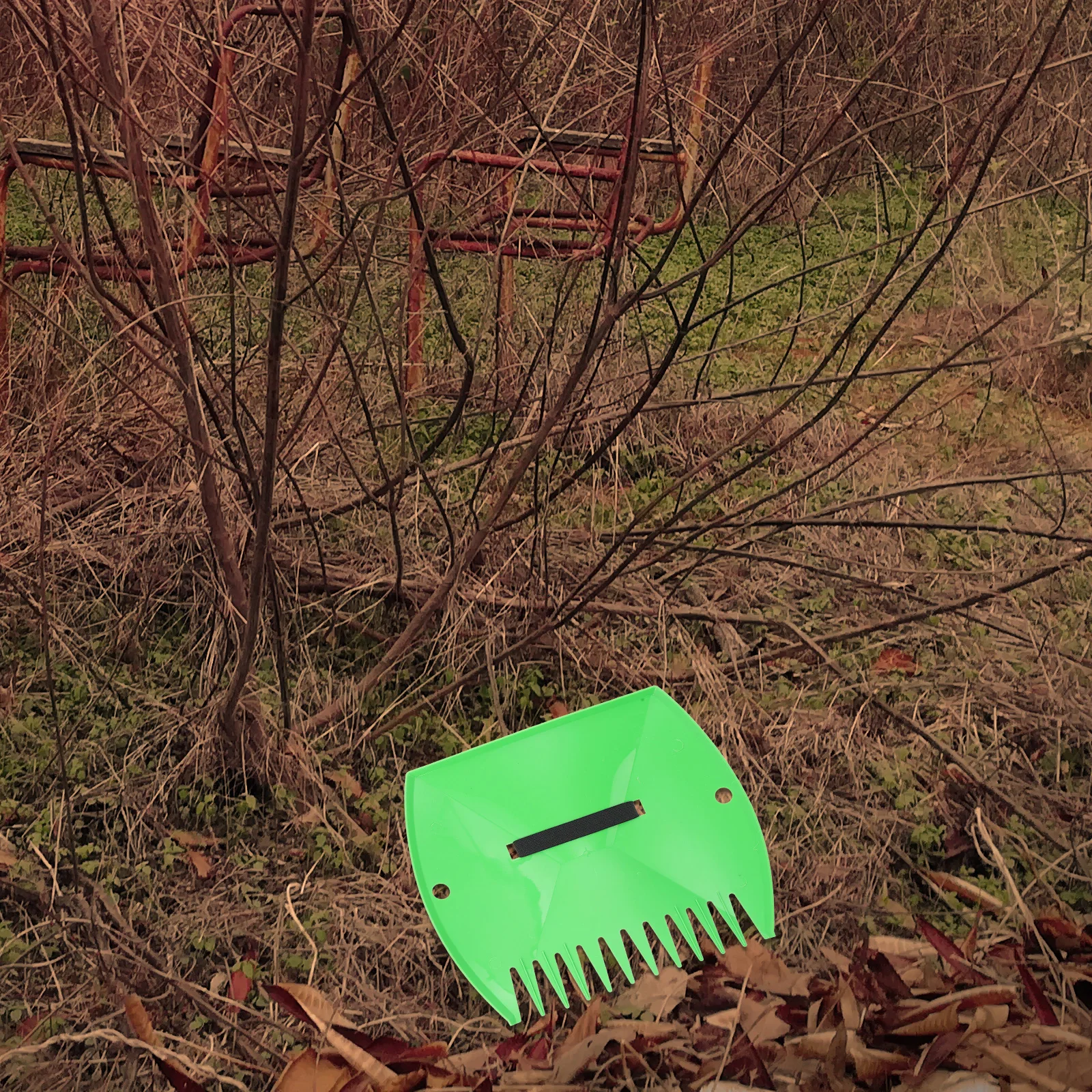 

Household Durable Plastic Leaf Rake Practical Garden Cleaning Tool Lightweight Sturdy Gardening Tool for Yard Leaves