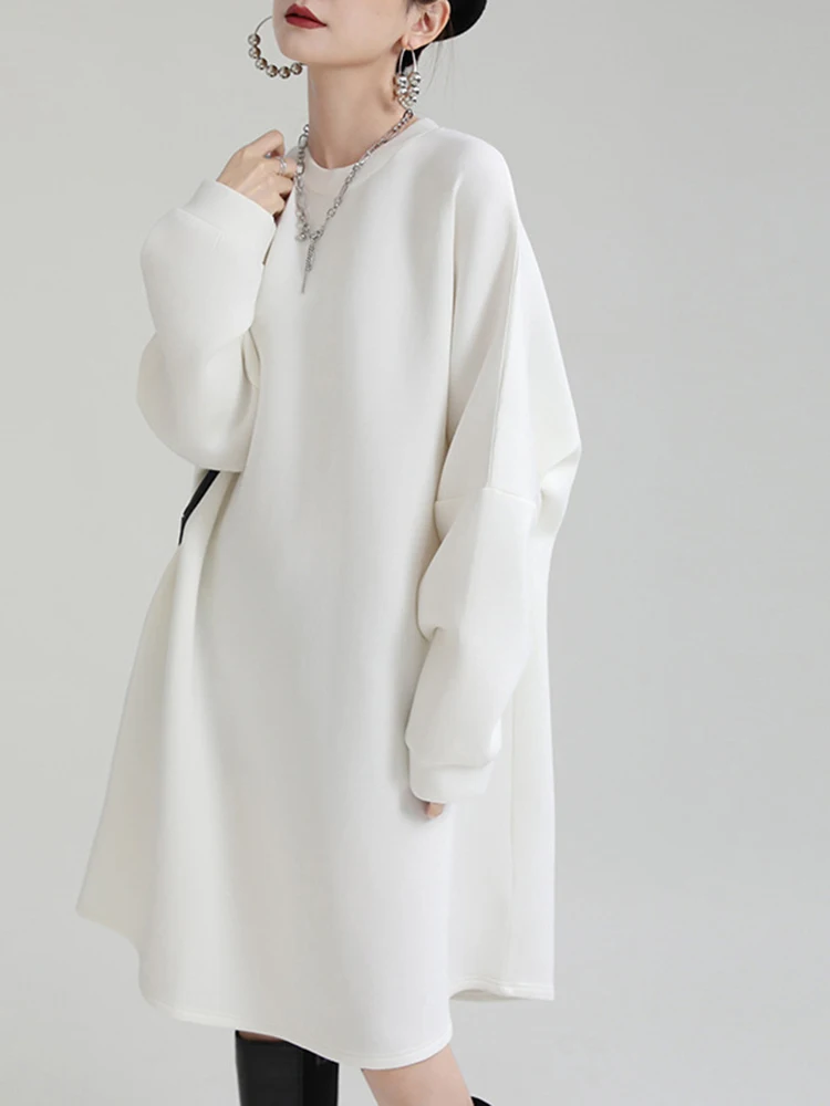 [EAM] Women White Big Size Shaped Long Dress New Round Neck Long Sleeve Loose Fit Fashion Tide Spring Autumn 2024 1DE4098