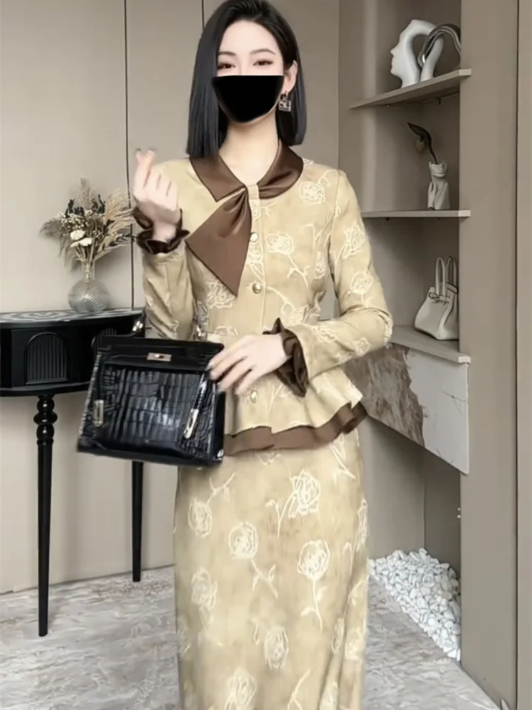 2025 autumn new fashion high-end light luxury temperament design sense top and half skirt two piece set for women