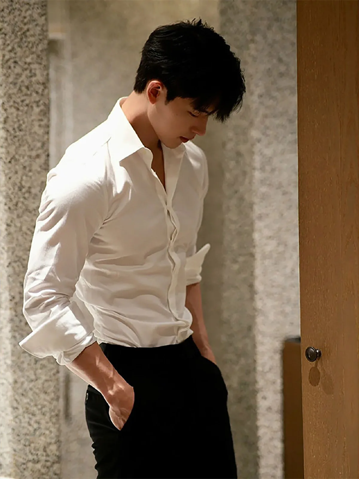 White Long Sleeve Waist-Cinching Ice Silk Casual Shirt for Men Elegant Korean Style High-End Slim Fit Shirt Cool And Handsome