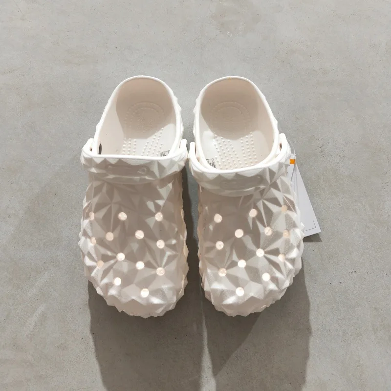 Meilleures ventes de l'été : Sandales perforées pour couples, sandales respirantes à motif durian pour hommes et femmes, tongs décontractées pour la plage et l'extérieur