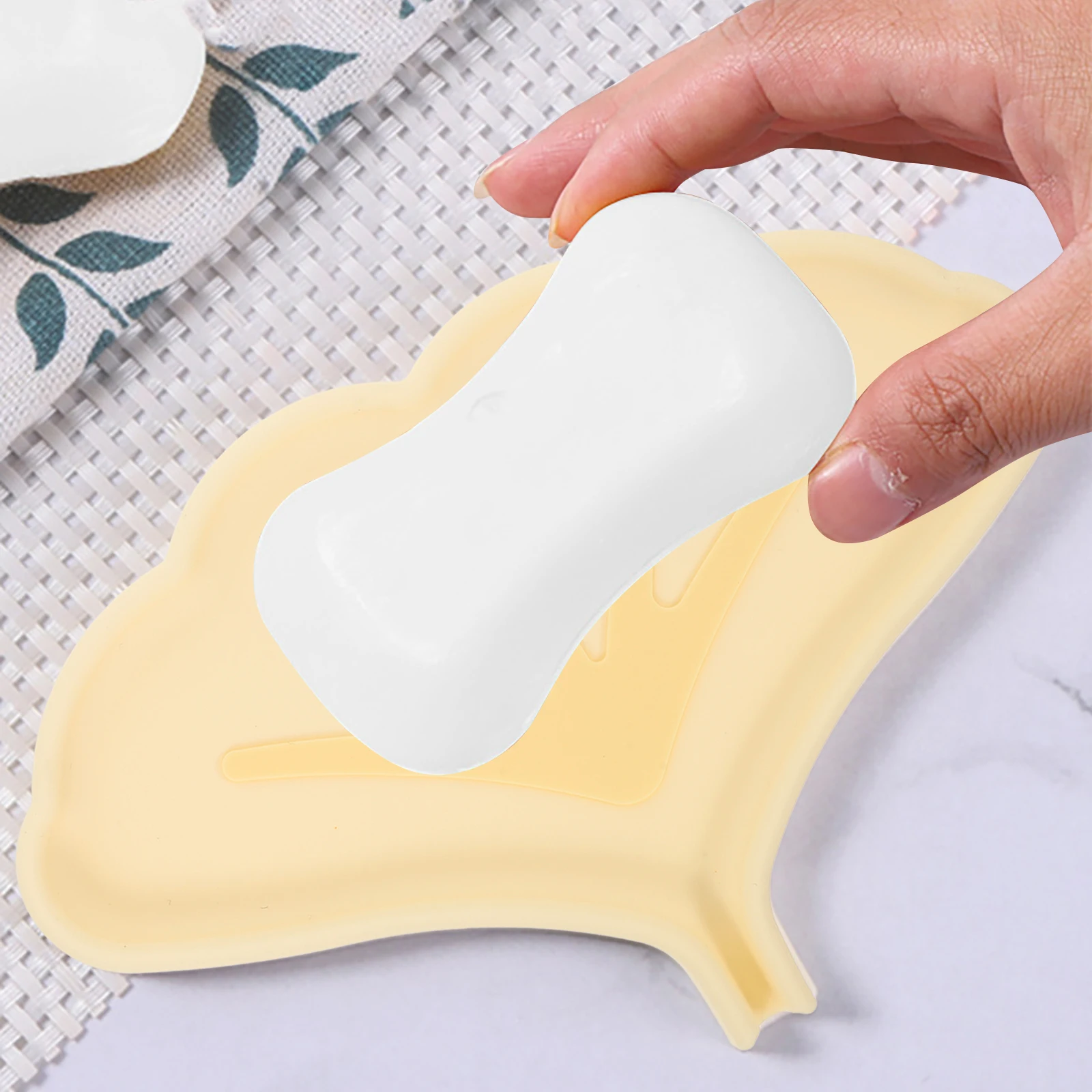 

Ginkgo Leaf Silicone Soap Dish Self Draining Holder for Bar Soap Shower Sink Countertop Kitchen Cleaning Sponge Storage Tray