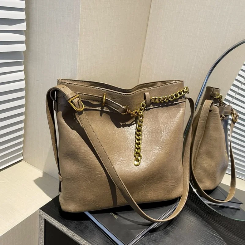 

Women's Handbag Made Of Wave-Patterned Leather Boasting High-End Paris Commuter Lasting Style​