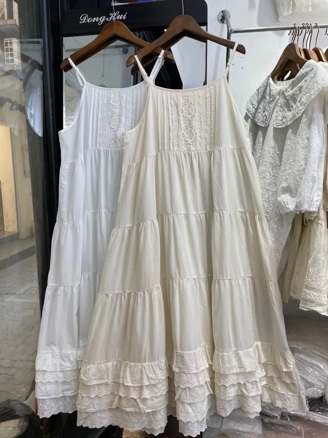 Japan style mori girl słodka bawełna drążą haftowana biała sukienka kobiety spaghetti pasek szata biała beżowa halka sukienka