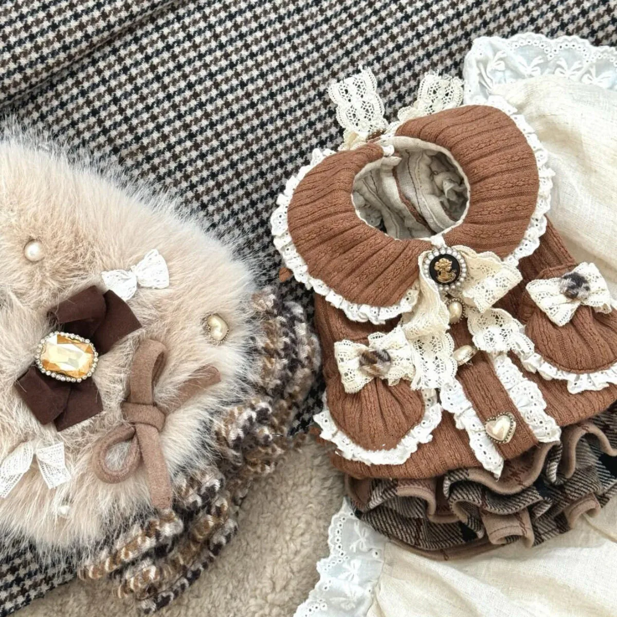 

Egyptian Latin Style Thick Knitted Pet Dress Autumn Lace And Retro Court Style Featuring Small Dog-Shaped Dress