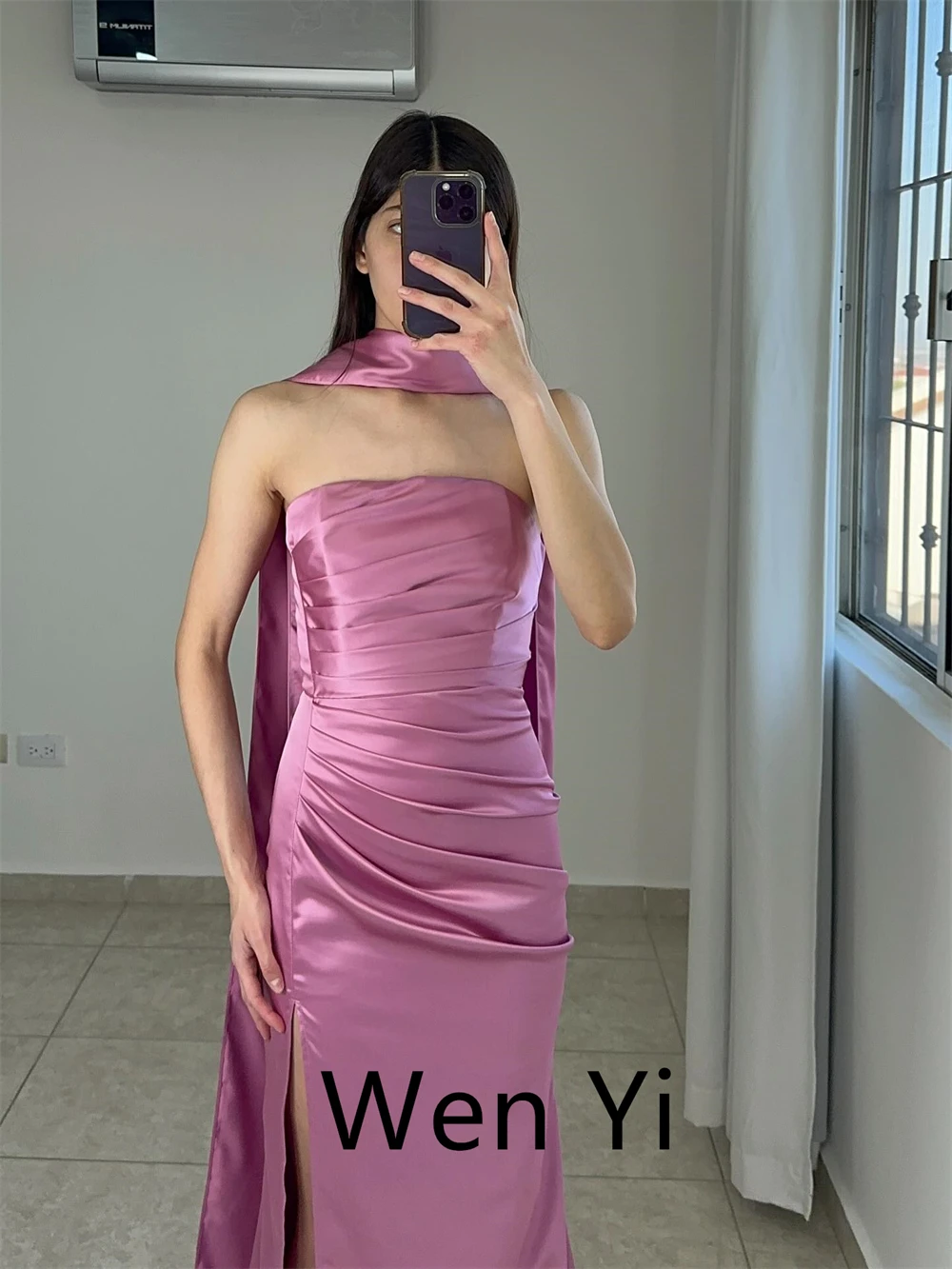 Customized Luxury Satin Evening Dresses Modern Strapless Sleeveless Celebrity Gowns Exquisite Sweep Train Special Occasion Gowns