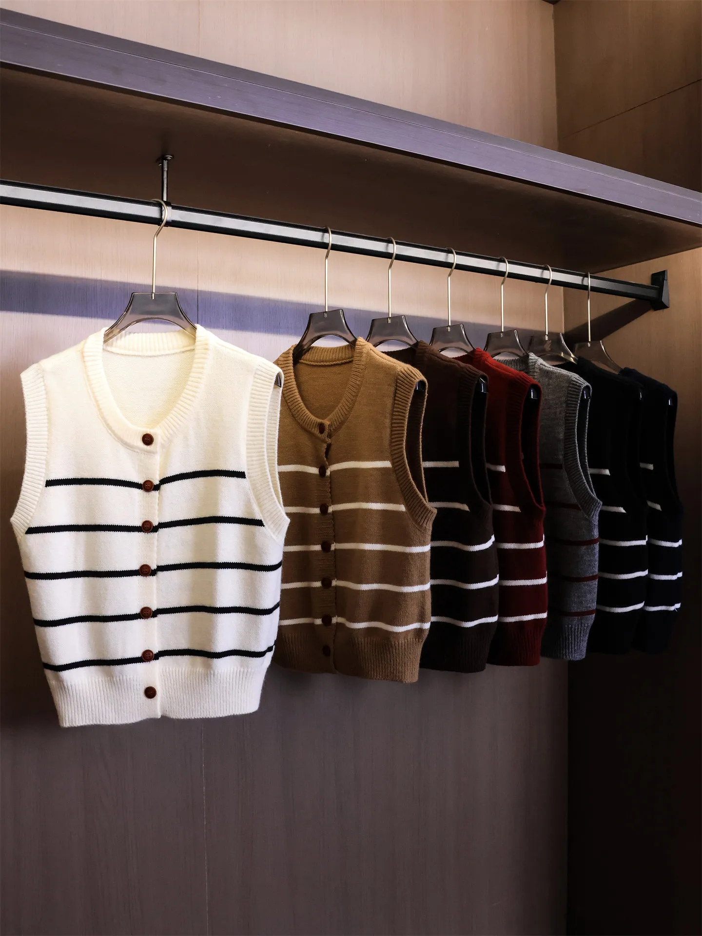 Slimming Color Block Striped Single Button round Neck Knitted Vest Women's Sweater Jacket Fall New Style B719 Commute Style
