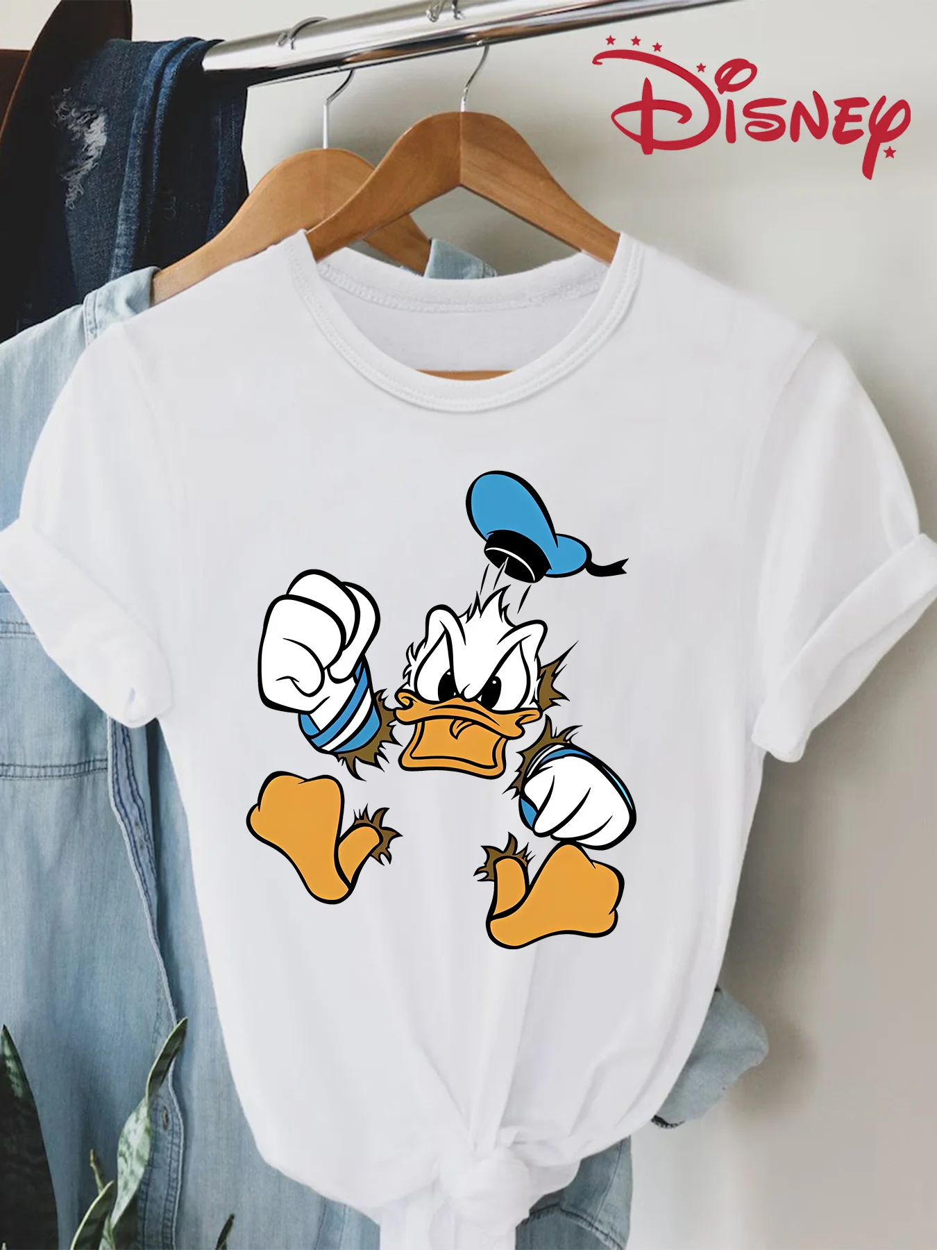 

2025 Женская повседневная удобная уникальная черная футболка с круглым вырезом и короткими рукавами с принтом Disney с уникальным улыбающимся лицом