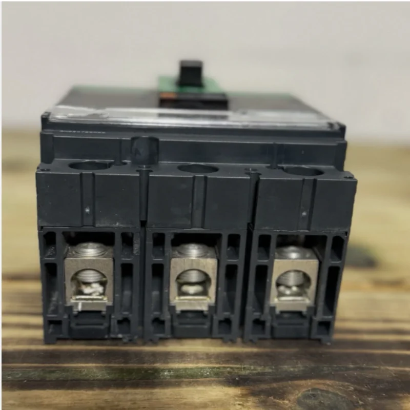 

Brand new original circuit breaker JGL36150 QO3301021 HGA36100 HGL36030 JLL36250M75 HJL36150 HJL36100