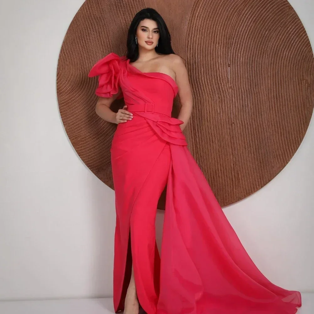 カスタムメイドのプロムドレス サウジアラビア 高級ファッション ワンショルダー シース セレブリティ風 花柄 フロア丈 シャルムーズ イブニングドレス