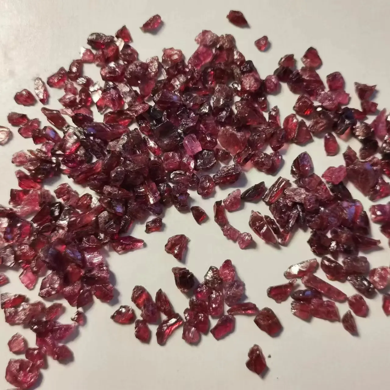 Natural Garnet Crushed Stone Raw Garnet Quartz Crystal Gravel Healing Energy Rough Mineral Specimen Collectables Home Decoration