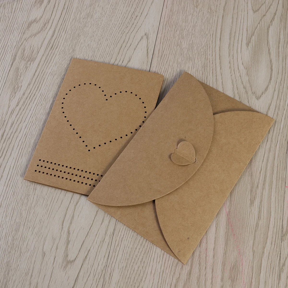

6Pcs Handmade Vintage Kraft Heart Greeting Cards DIY Cross-Stitch Needle Thread for New Year Christmas Valentine's