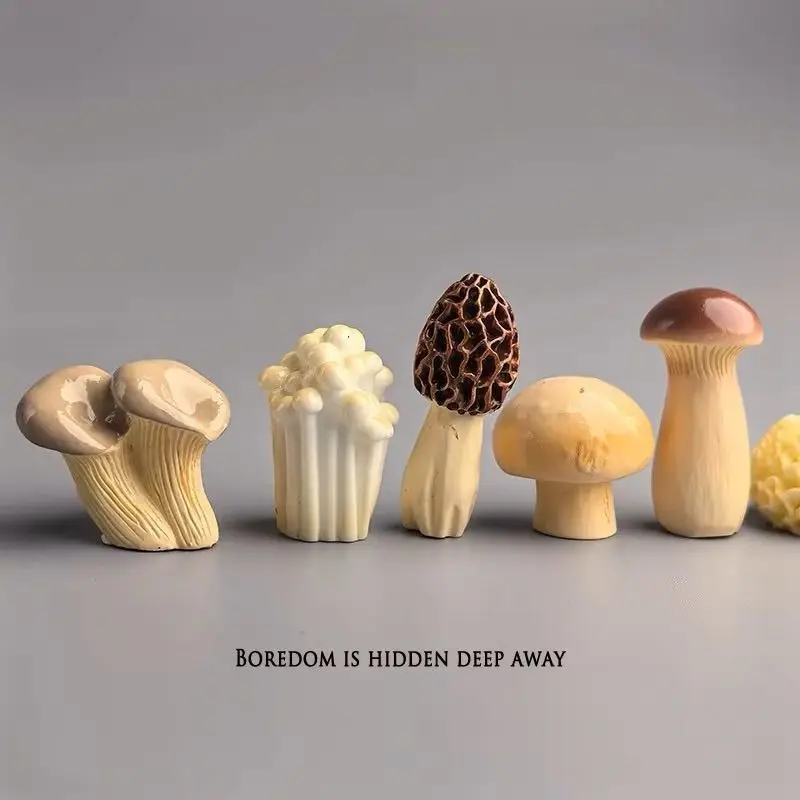 I'm bored, put a few cute mushrooms to cure the computer desktop Japanese-style workstation desk small ornaments