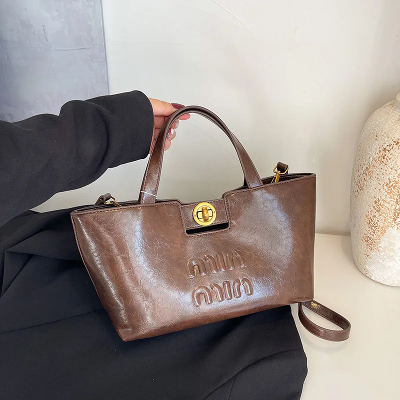 

Трендовый стеганый квадратный кошелек через плечо 2025 года, женский кошелек с зерном икры, компактный кошелек Brunch Date, готовый минималистичный роскошный эффектный предмет