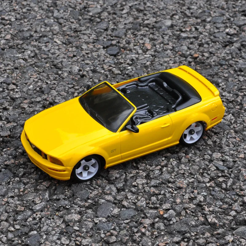 Mustang conversível modelo de carro de controle remoto, simulação, esportes ao ar livre, diversão, brinquedos para adultos e jovens, escala completa 1: 28