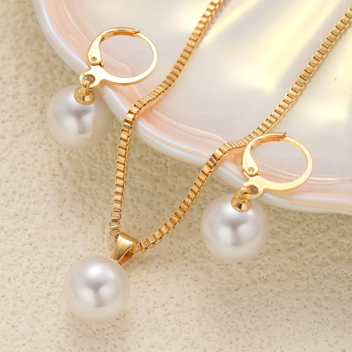 Fashion Simple Pearl Pendant Jewelry Set for Women Vintage Gold Color Chain Pendant Necklace Earring Set Wedding Birthday Gifts