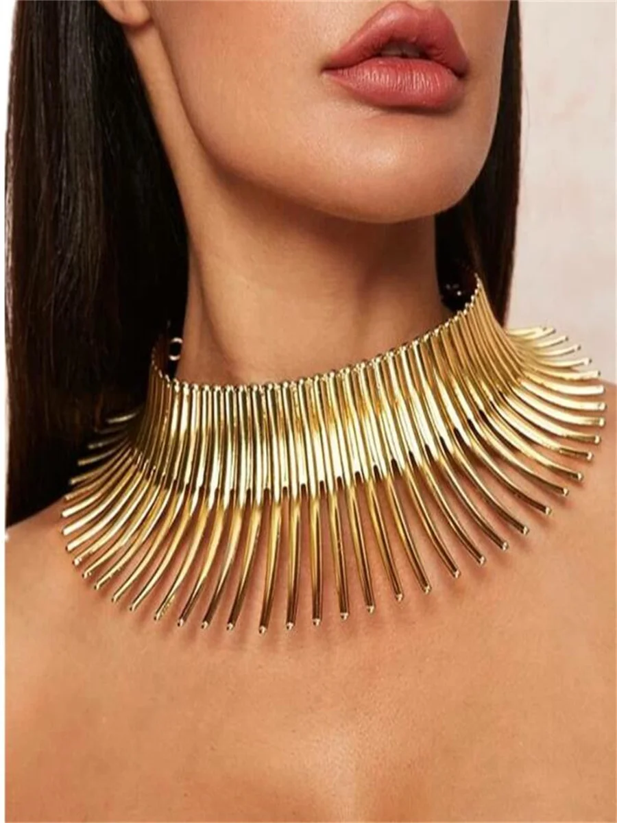 Exaggerated metal collar choker blossom necklace