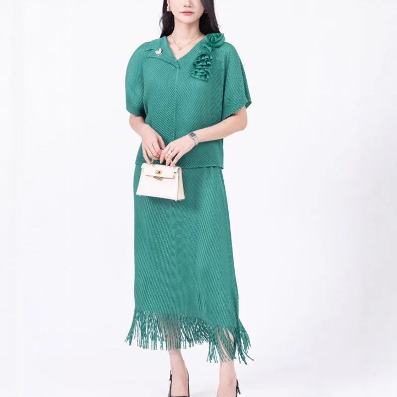 

ALSEY Miyake Fashion Solid Color Folding 2-Piece Set 2025 Summer New Women's Flower V-Neck Top High-Waisted Casual Fringe Skirt