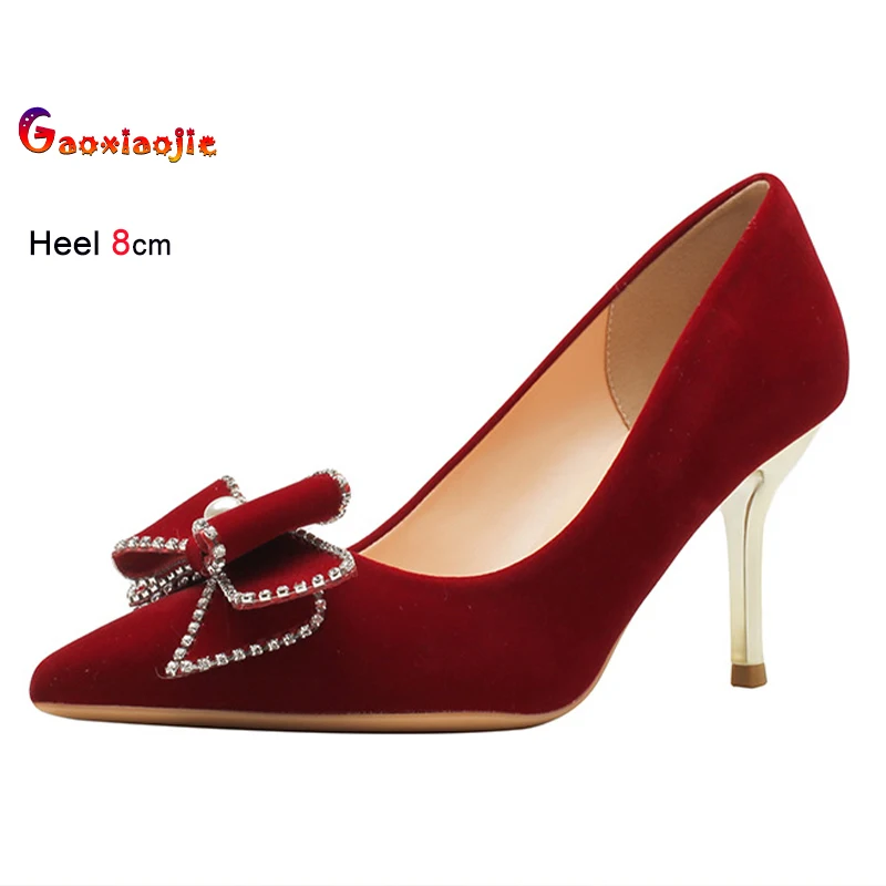 

Модные женские туфли-лодочки из красной замши на тонком каблуке 6/8 см с острым носком, жемчужным бантом и низким вырезом, весна-осень 2026, для вечеринок