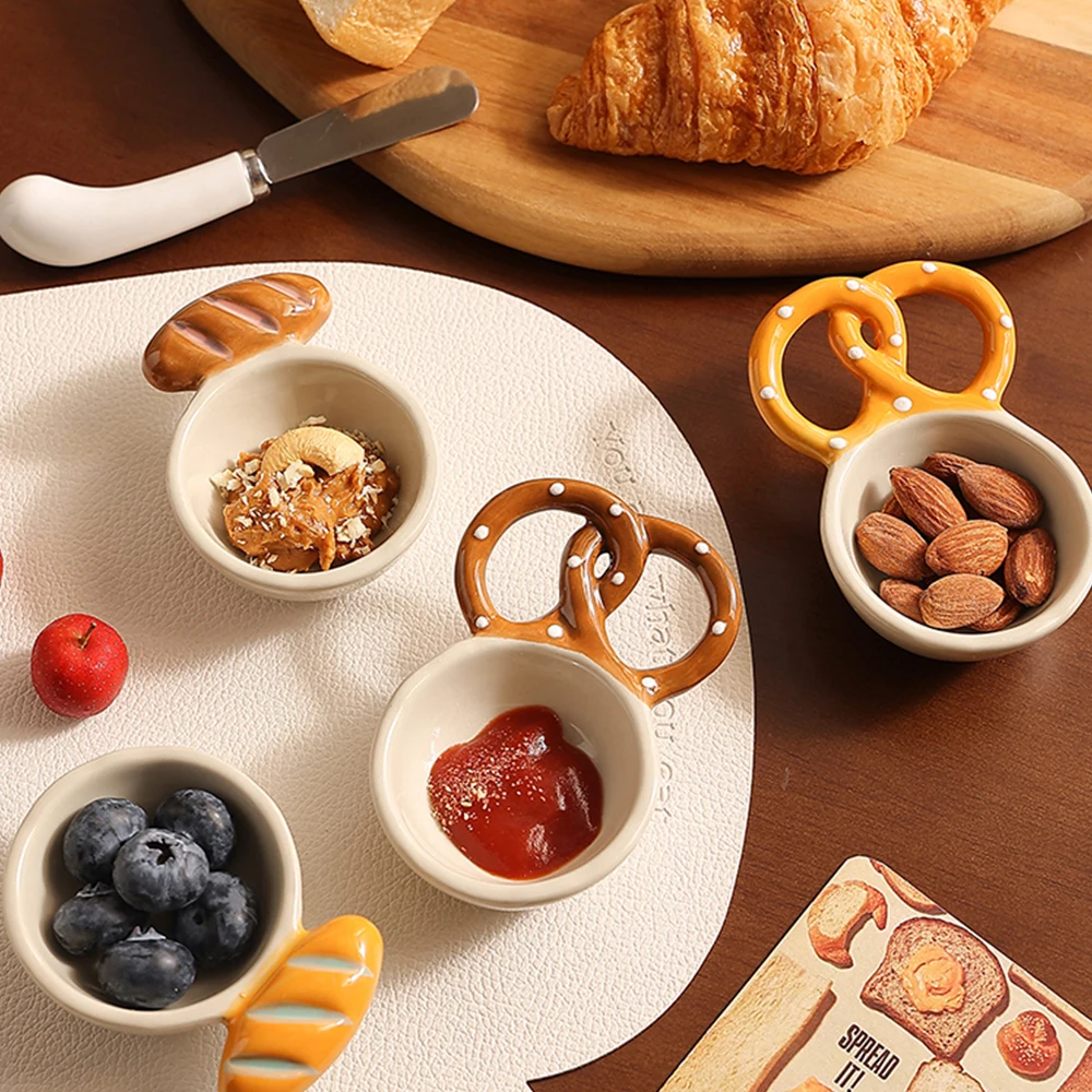 Creative Mini Saucer Cute Bread Shape Handgrip Round Sauce Jar Ceramic Snack Plate Kitchen Tableware Underglaze Home Nuts Dishes