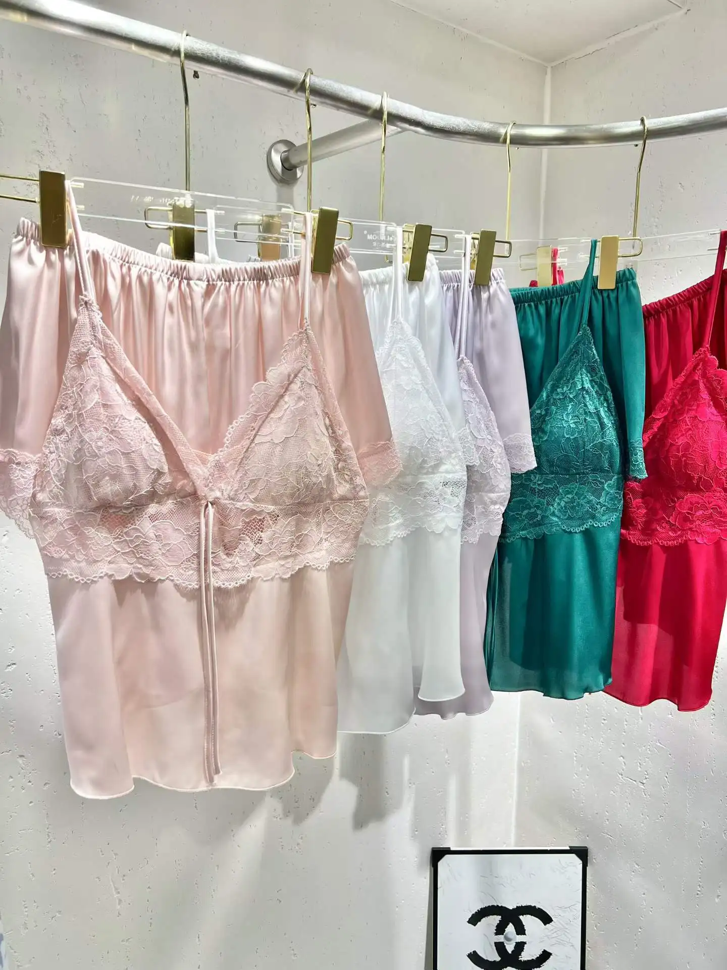 Women Cami Pajama Sets with Built-in Bra Sexy Lace Trim Back Split Spaghetti Strap Sleepwear Shorts Lounge Summer Silk Nightwear
