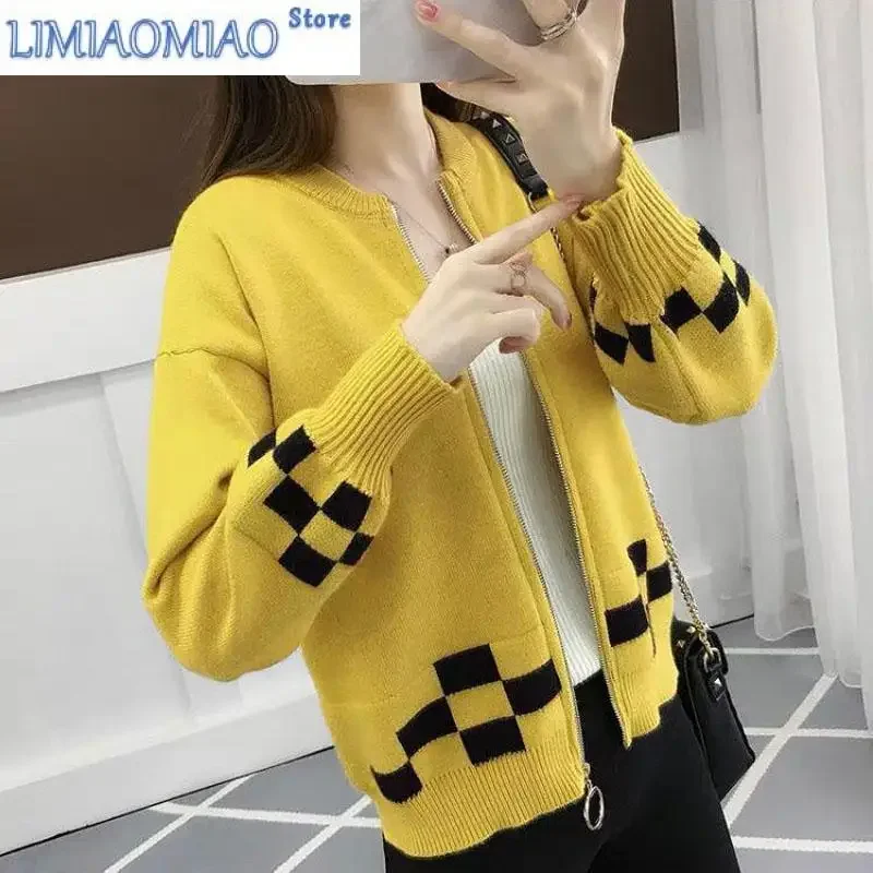 New Spring and Autumn Fashion Korean Edition Round Neck Short Loose Versatile Baseball Jersey Color Block Knitted Women's Coat