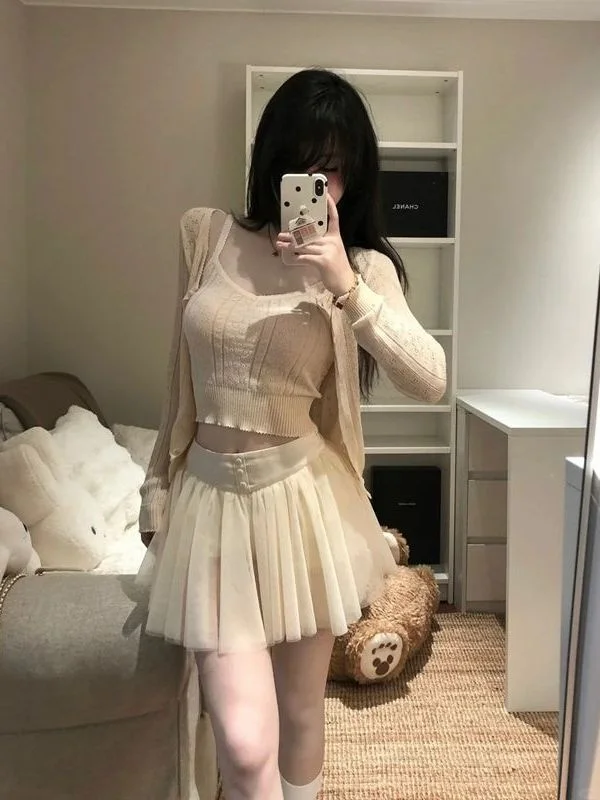 Женский комплект из трех предметов лета 2025 Pure Desire Sweet Spicy Girl, вязаный кардиган с вырезами, жилет на бретелях, юбка с высокой талией