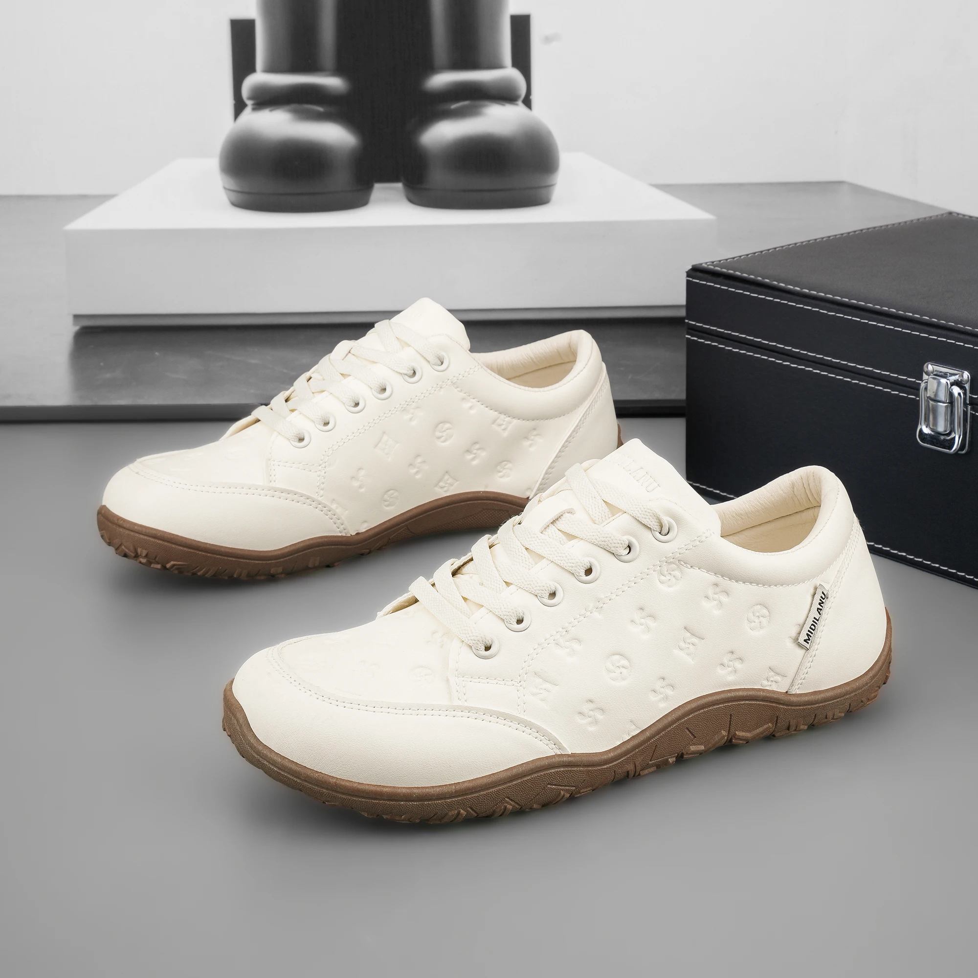 Men's Embossed Pattern Casual Sneakers, Breathable Lace Up Walking Shoes, Non Slip Wear Resistant Sole Outdoor Driving Footwear