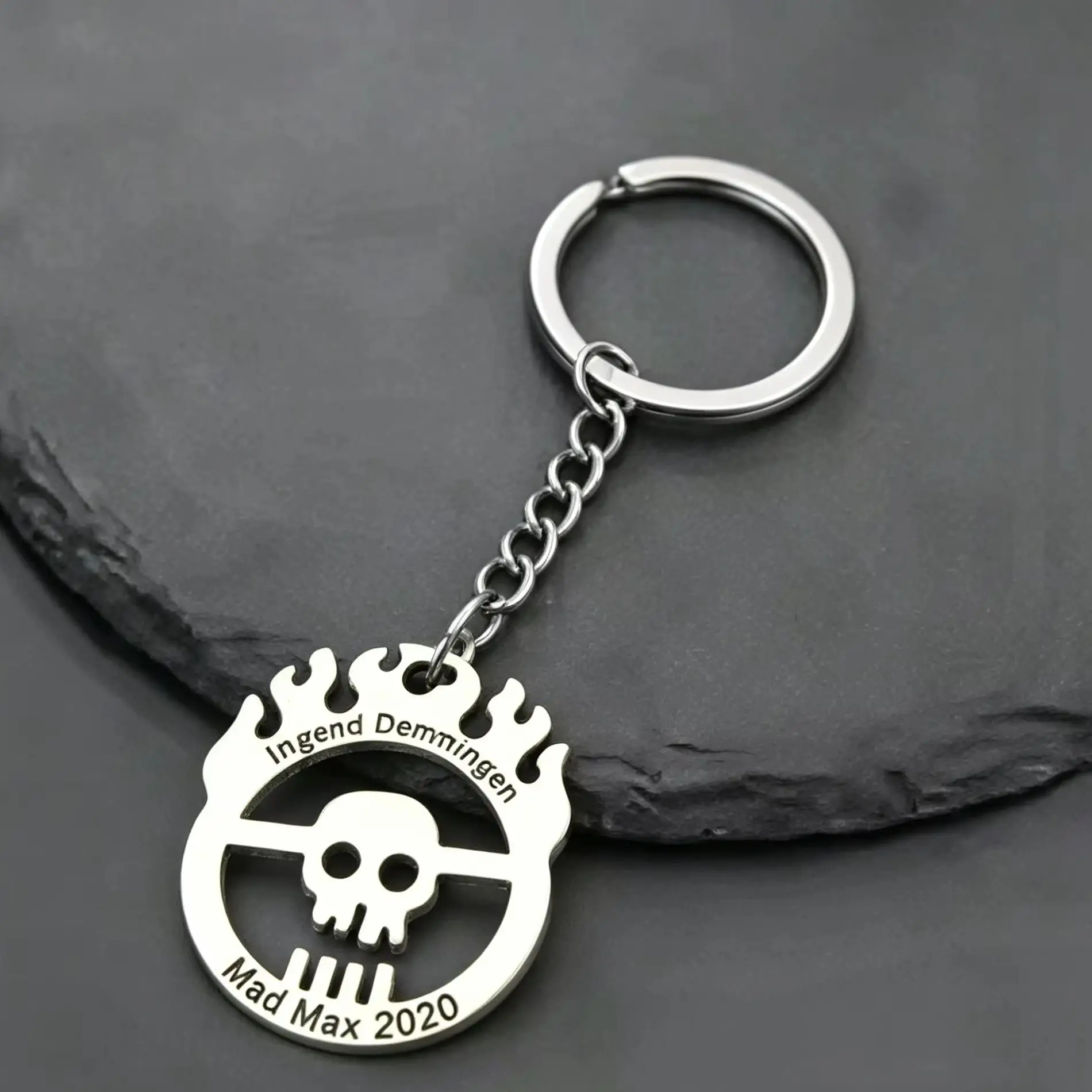 Nuevo llavero de la facción Burning Skull de Mad Max Fury Road con Immortan Joe, adecuado para bolsos y llaveros de coche, joyería para hombres.