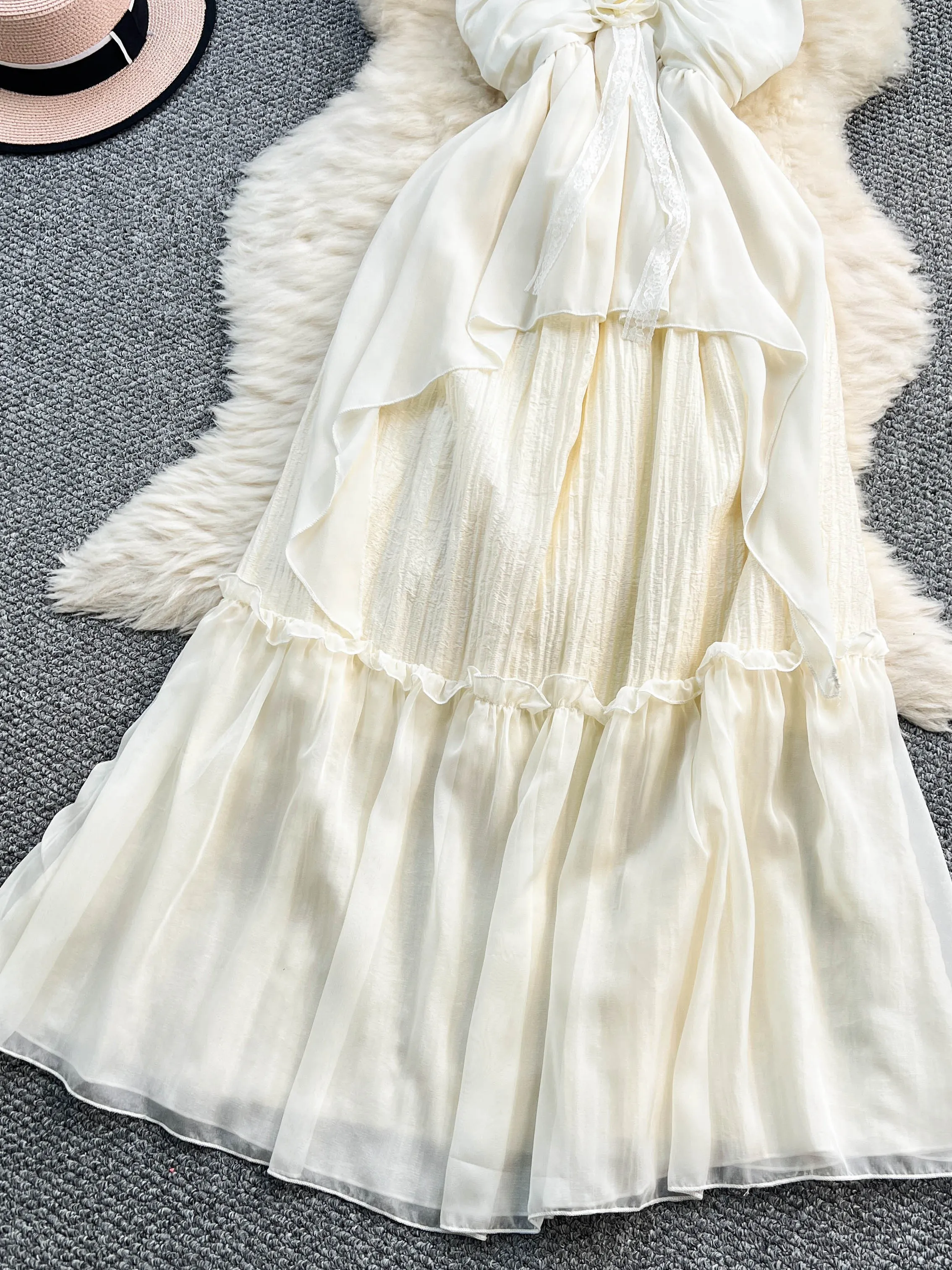 Elegante abito lungo bianco senza maniche con bretelle, vacanza al mare, boho, festa in spiaggia, matrimonio