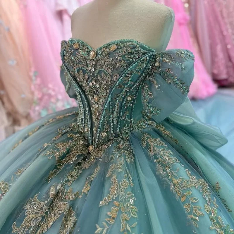

Блестящее зеленое платье Quinceanera с открытыми плечами, кружевное блестящее платье с кристаллами и длинным хвостом, с бантом, платья de 15, Quinceanera ﻿ Индивидуальный