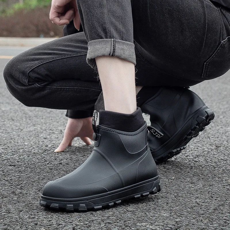 

New Plus Size Men's Rain Boots Waterproof and Warm Outdoor Men's Shoes Non Slip and Comfortable Outdoor Rain Boots