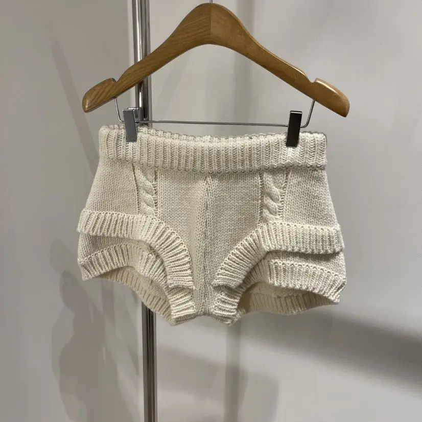 New autumn and winter collection retro knitted woolen shorts slimming and form-fitting casual shorts for women to wear outside