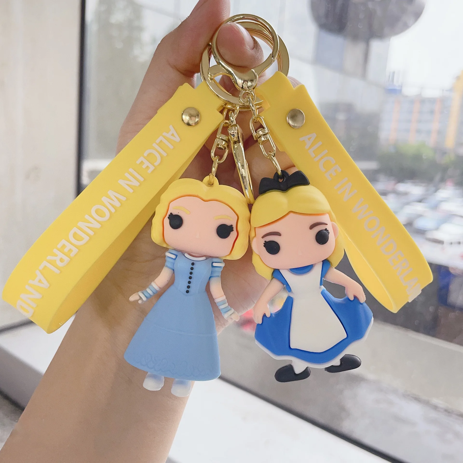 Cartoon Alice in Wonderland Kawaii Alice Mad Hatter Red Queen Model Car Key Chain Male And Female Bag Pendant Accessories Gift