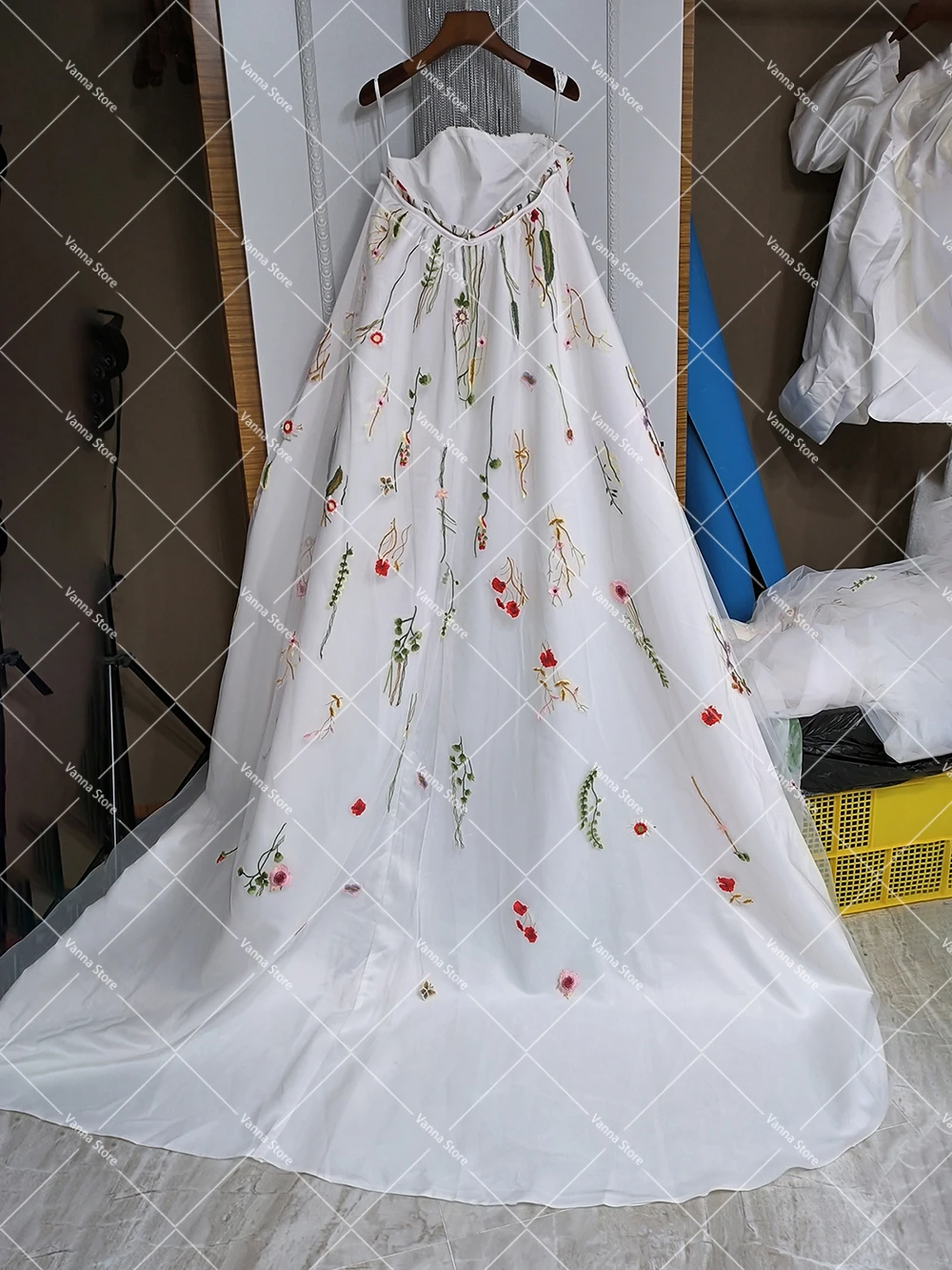 Colorful Embroidered Lace Fairytale Mini Wedding Dresses Customized Bohemian Garden Strapless Chapel Train  Short Bridal Gown