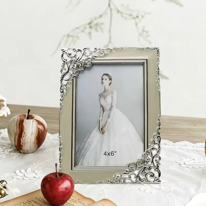 European 6-inch 7-inch simple metal photo frame light luxury wedding style desktop decoration couple model