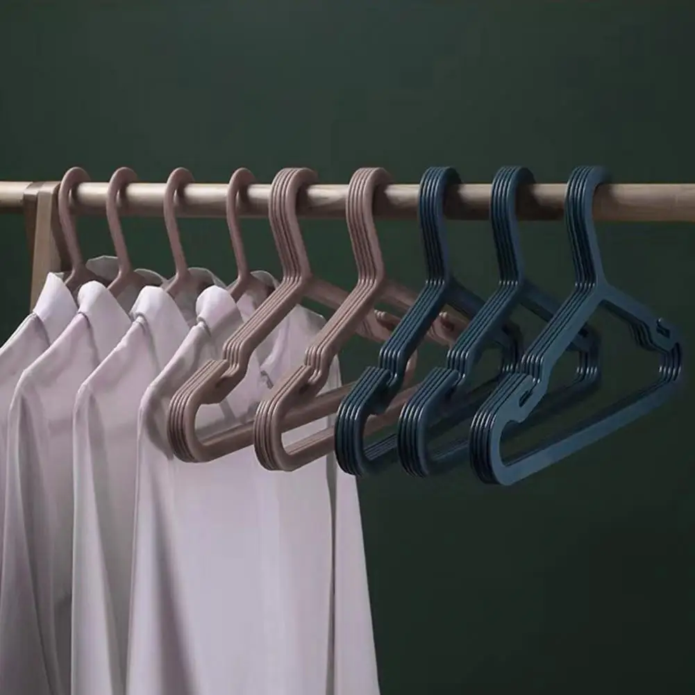 Colgador de ropa de plástico de alta calidad, perchas antideformables duraderas con muescas anchas de hombro para ropa fuerte