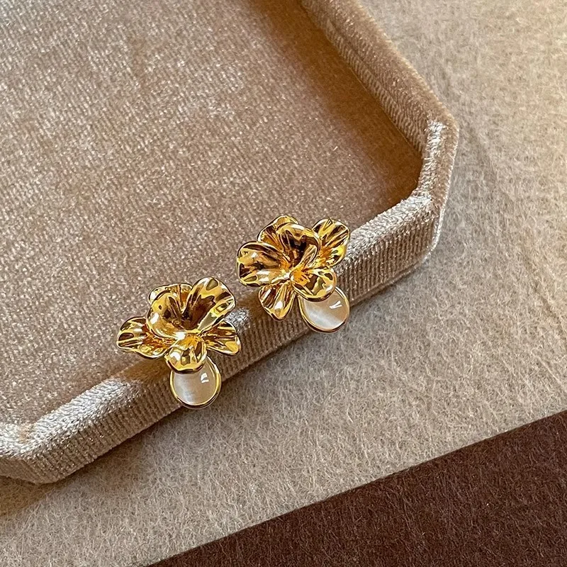 المرأة الفاخرة المتخصصة تصميم الذهبي البتلة الأقراط الفرنسية الرجعية المعادن أوبال قرط صغير زهري للنساء هدايا مجوهرات أنيقة #5