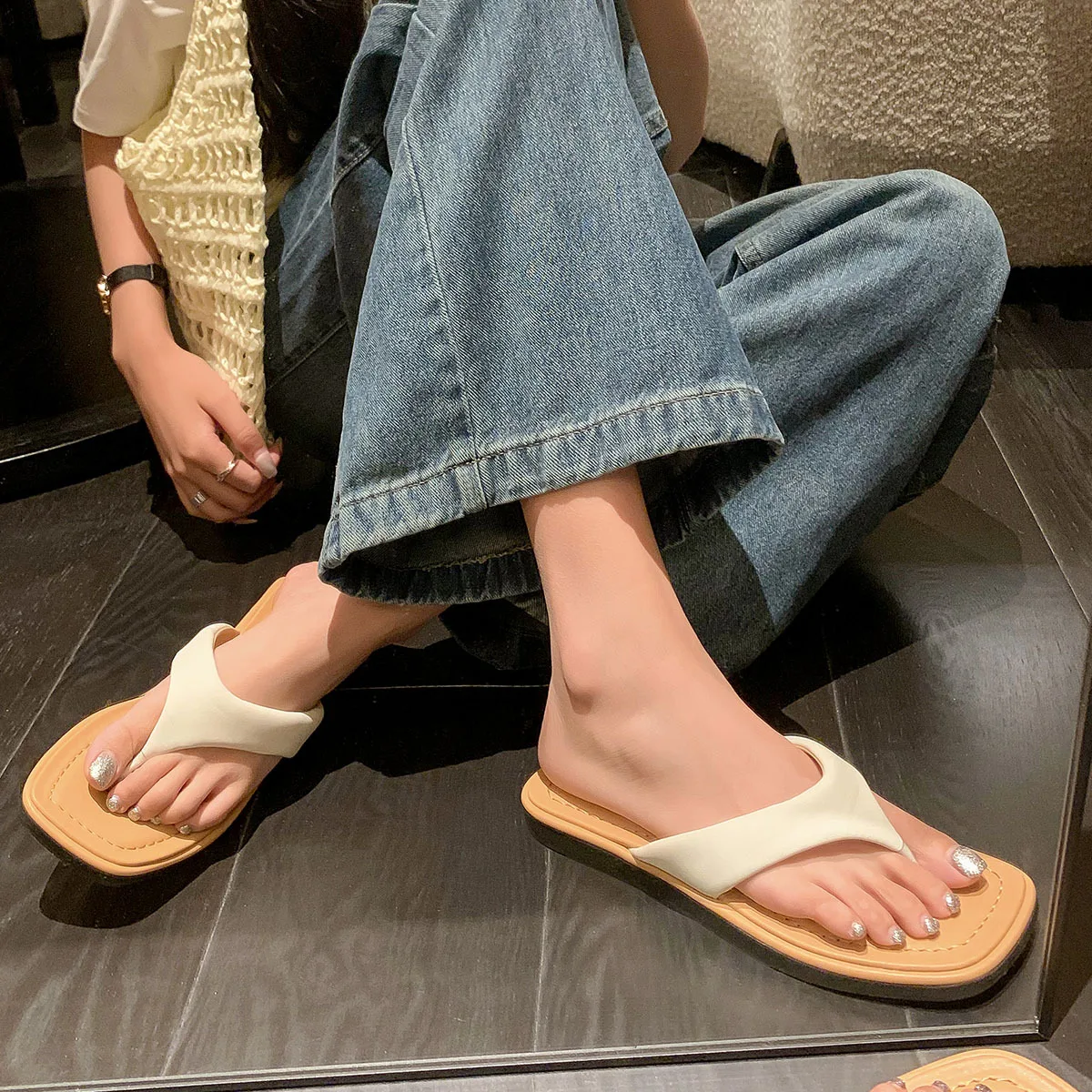 

Arden Furtado 2025 Summer sheepskin Mixed Colors Pinch toe slippers Square toe Pull-on Flat flip-flop large size Beach slippers