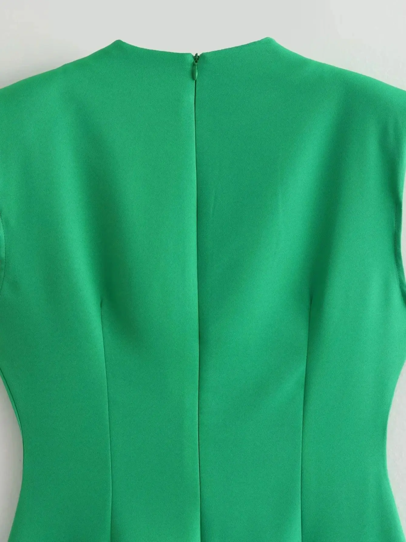 XNWMNZ 2024 Women Fashion Green Shoulder Pad Mini Dress High Street O Neck Sleeveless Slim Fit Versatile Female Dresses