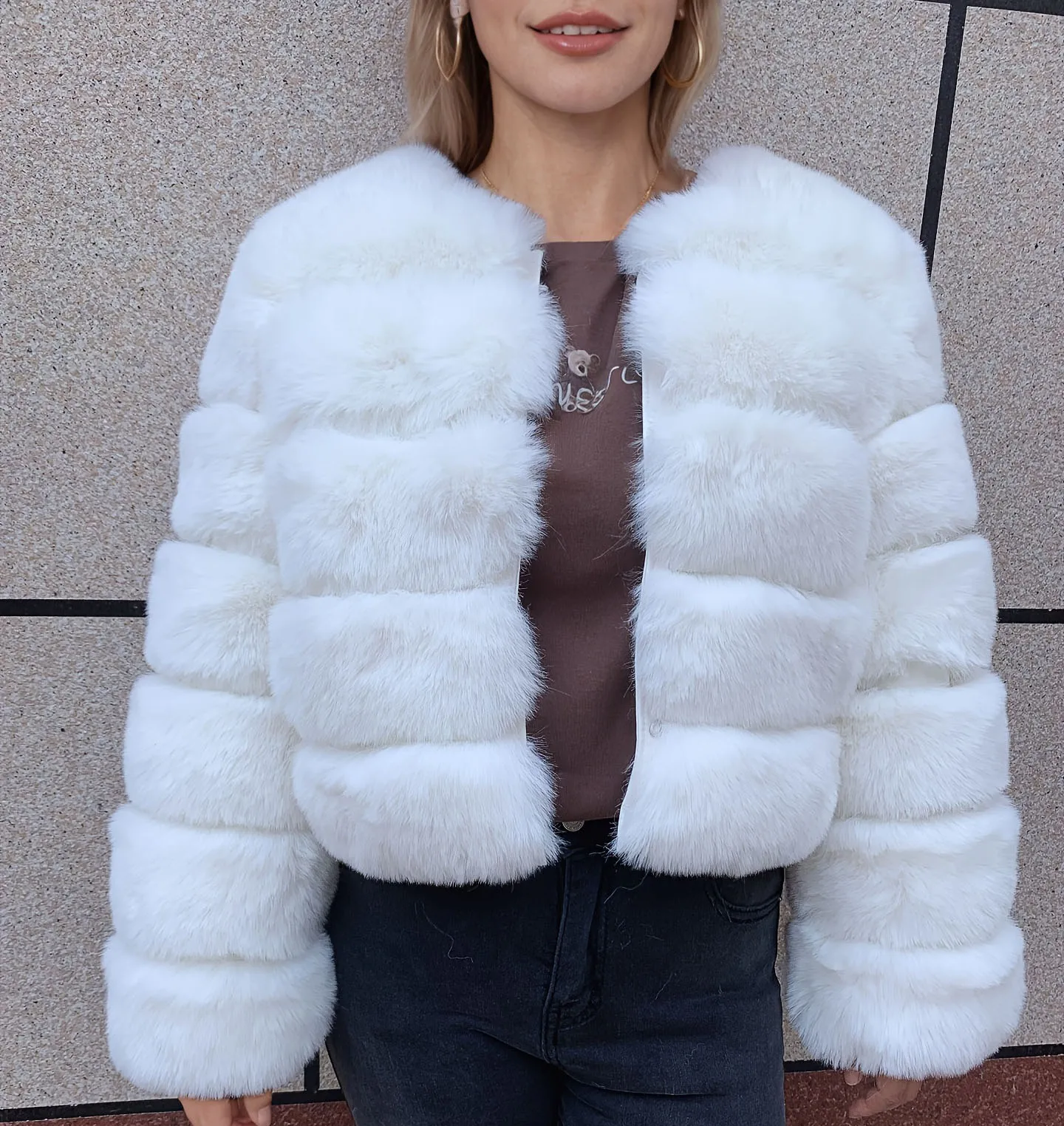 Women's Faux fur coat fashionable fluffy winter warm thick long sleeved faux fur jacket Hot selling ahd Stand up collar style