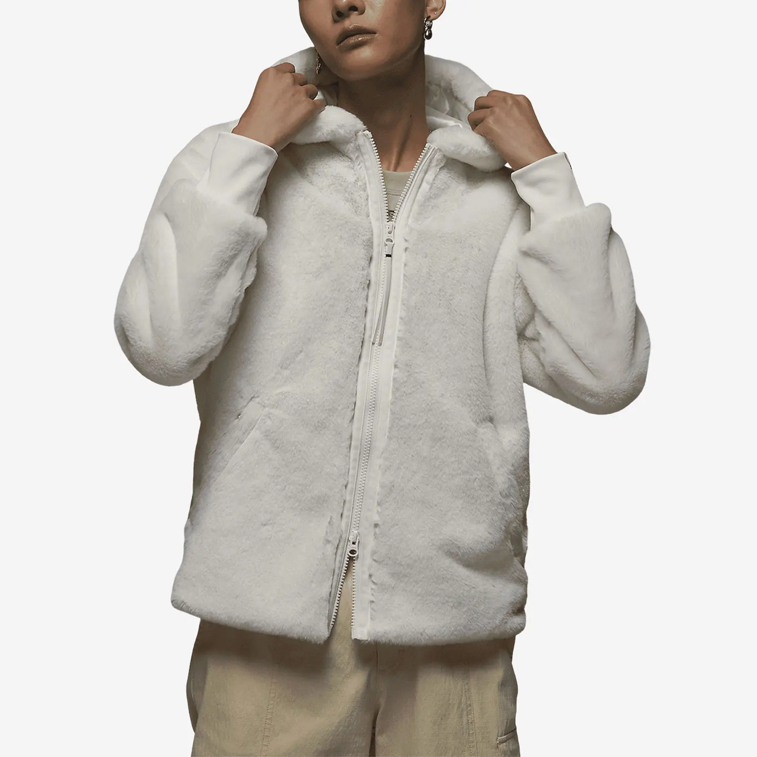 

Оригинальная весенняя новая женская куртка с капюшоном из шерпа Nike FB1632-151