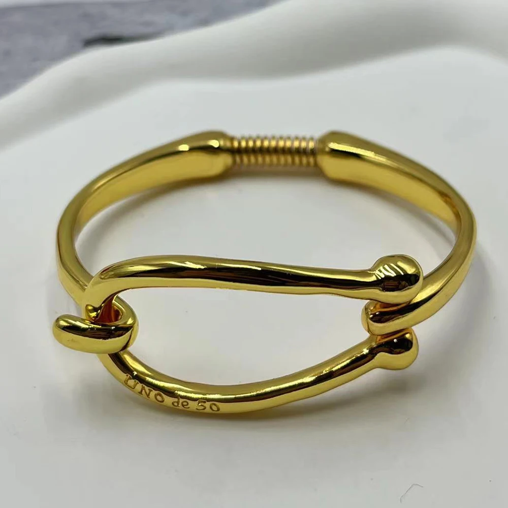 Unode50 Jewelry 2024 Classic Vintage Gold Hollow Horseshoe Buckle Bracelet Couple Accessories Girlfriend Holiday Gift